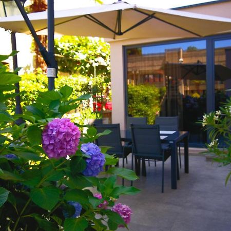 Stay In The Very Heart Of Porec - 50M To The Beach Bagian luar foto