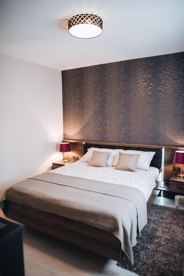 Stay In The Very Heart Of Porec - 50M To The Beach Bagian luar foto
