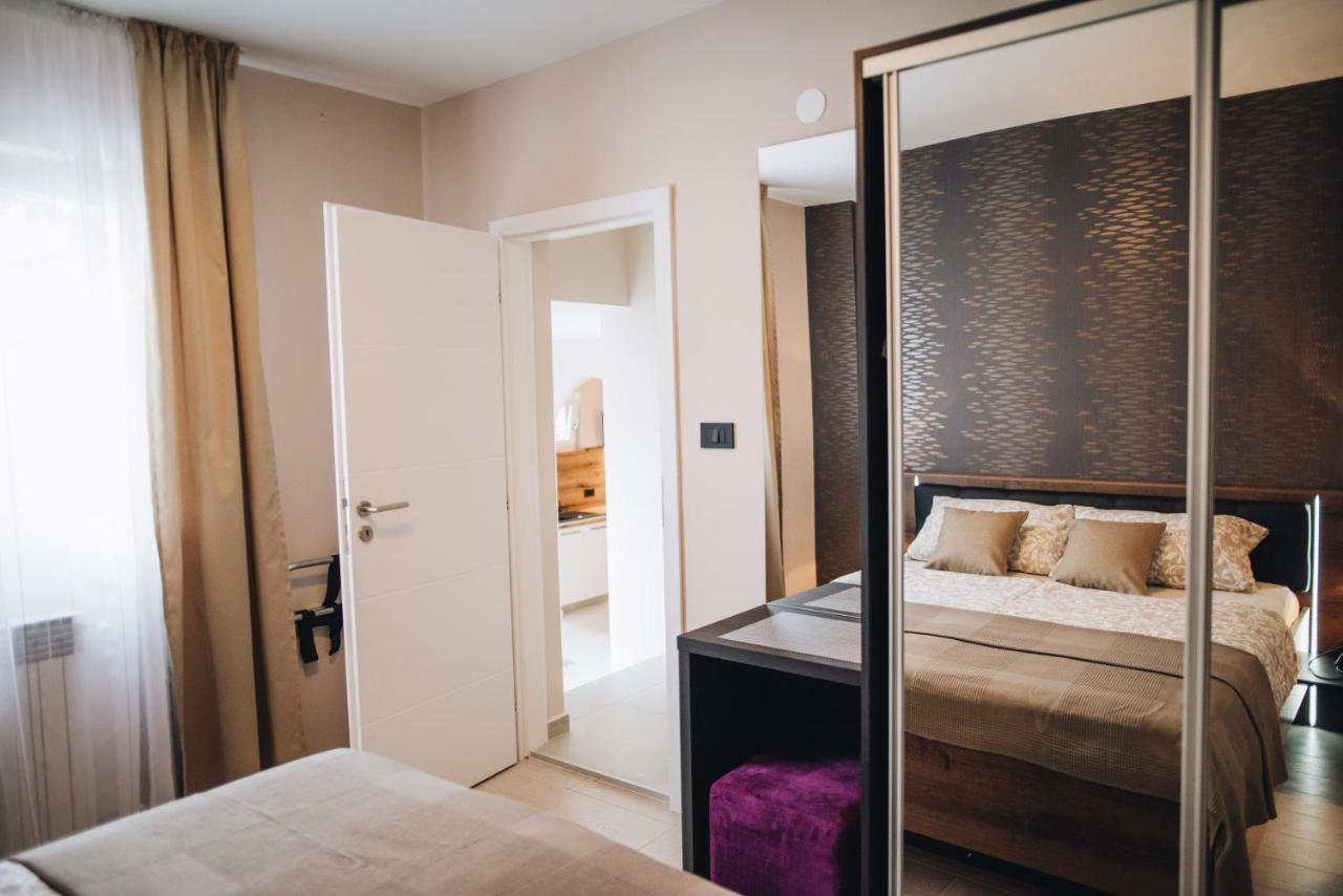 Stay In The Very Heart Of Porec - 50M To The Beach Bagian luar foto