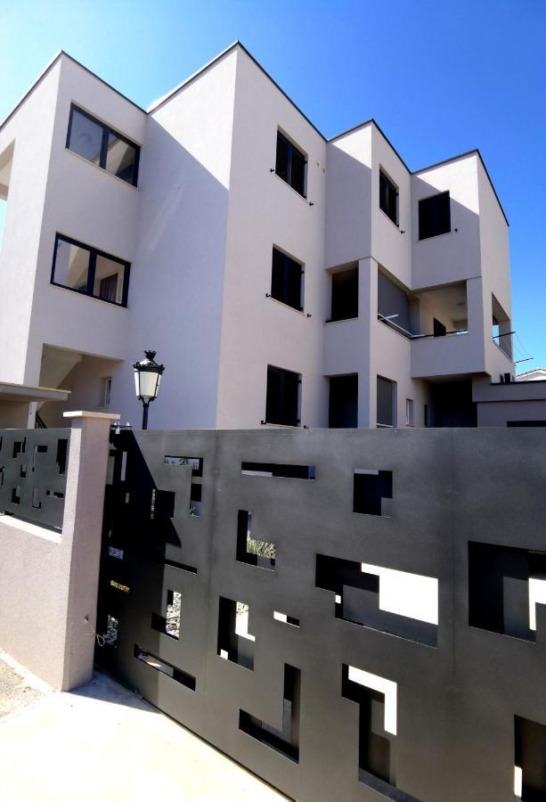 Stay In The Very Heart Of Porec - 50M To The Beach Bagian luar foto