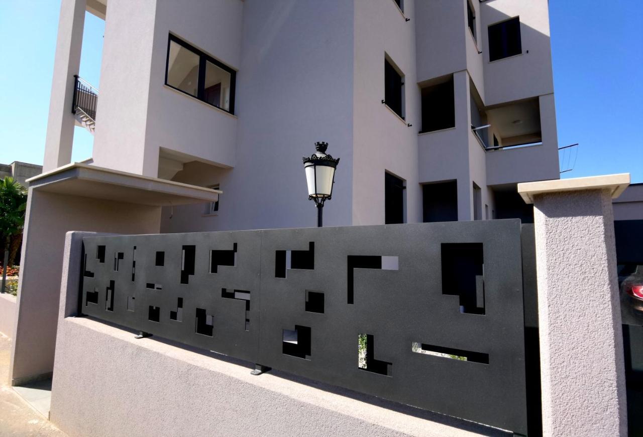 Stay In The Very Heart Of Porec - 50M To The Beach Bagian luar foto