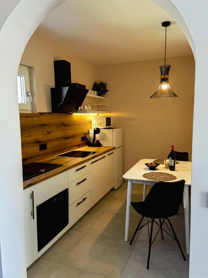 Stay In The Very Heart Of Porec - 50M To The Beach Bagian luar foto