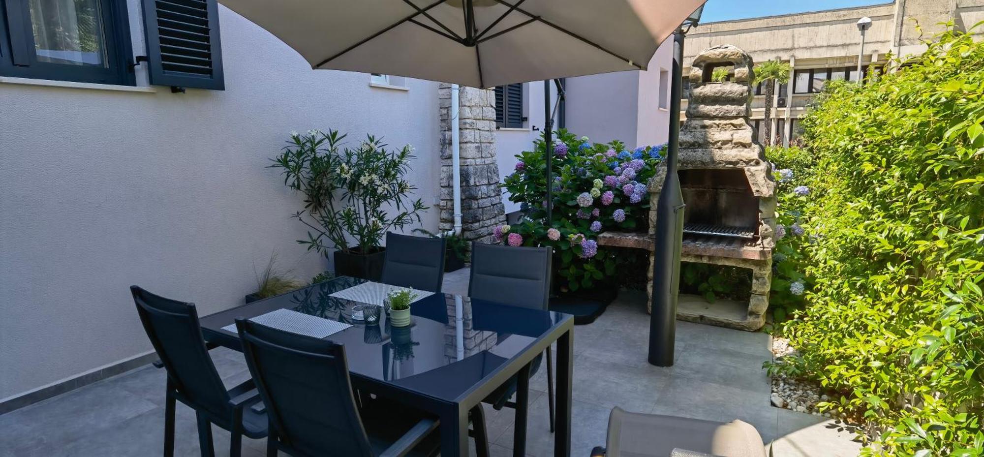 Stay In The Very Heart Of Porec - 50M To The Beach Bagian luar foto
